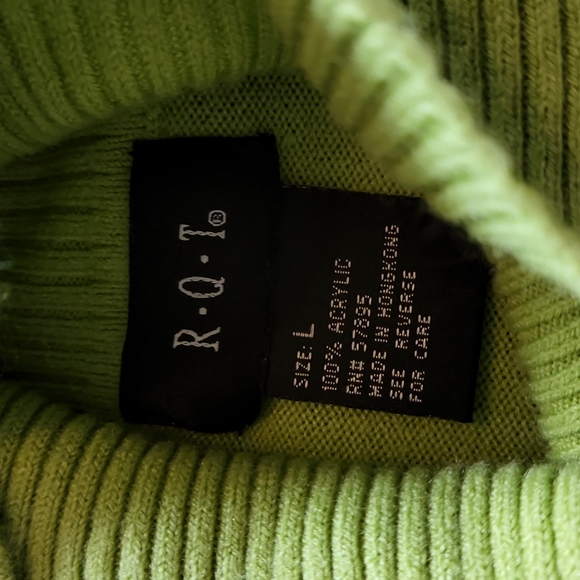R.Q.T Green Acrylic Sleeveless Turtleneck Sweater, Large - Picture 10 of 12